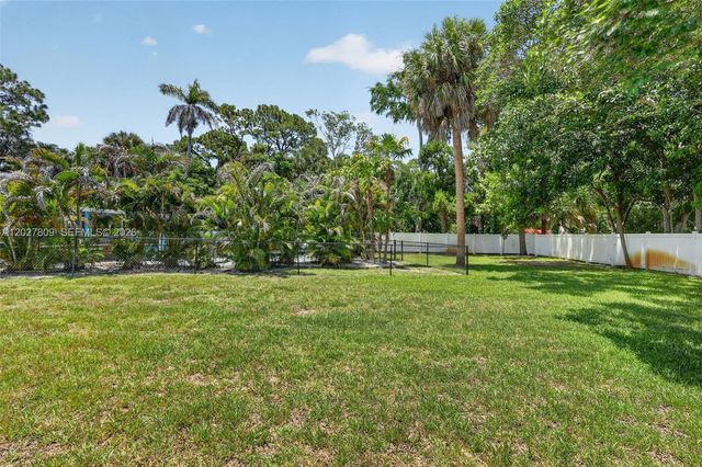 1023 SE 7th St, Stuart, FL 34996