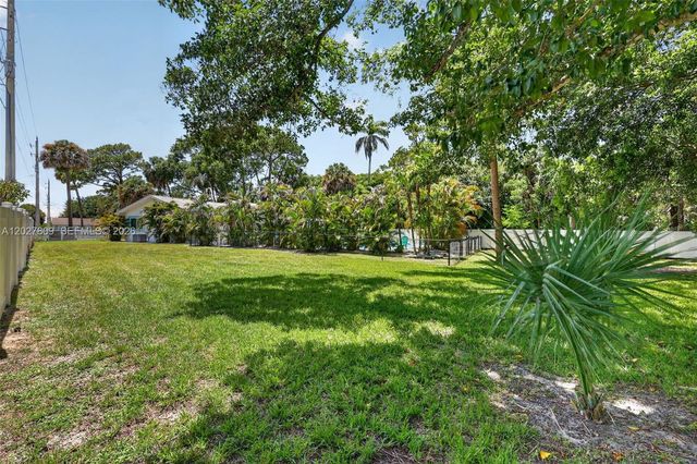 1023 SE 7th St, Stuart, FL 34996