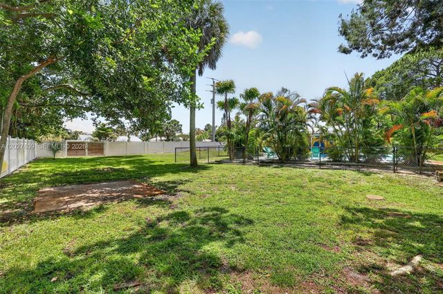 1023 SE 7th St, Stuart, FL 34996