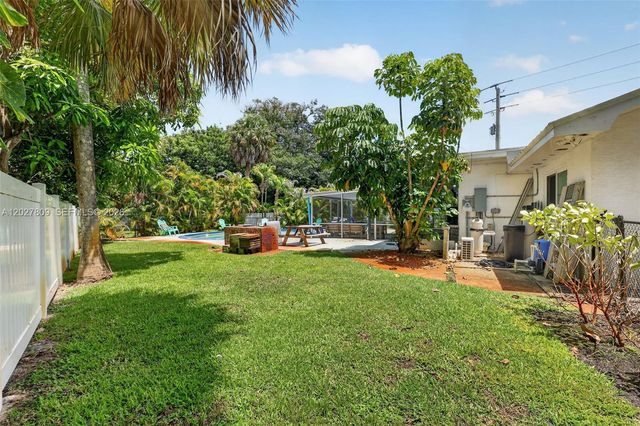 1023 SE 7th St, Stuart, FL 34996