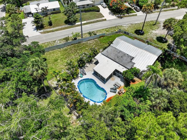 1023 SE 7th St, Stuart, FL 34996