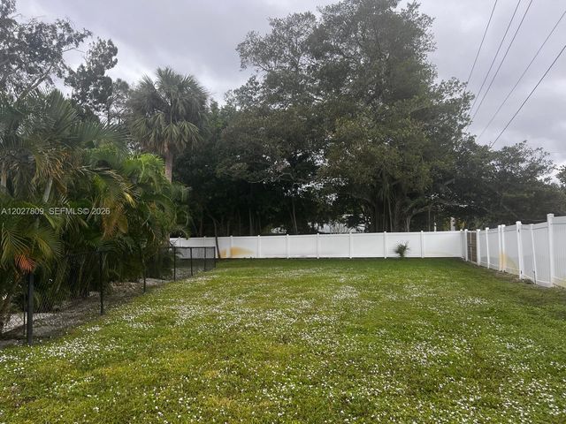 1023 SE 7th St, Stuart, FL 34996