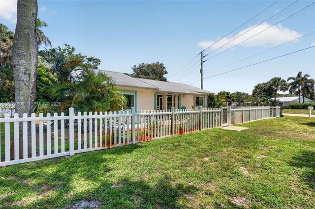 1023 SE 7th St, Stuart, FL 34996