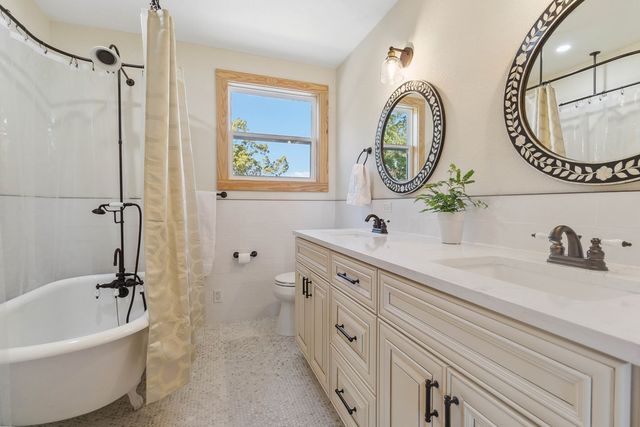 165 Mari-B, Center Point, TX 78010