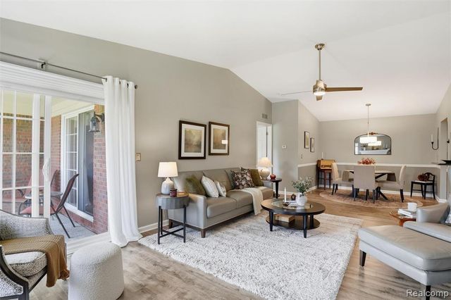 28259 Oakmonte Circle, New Hudson, MI 48165