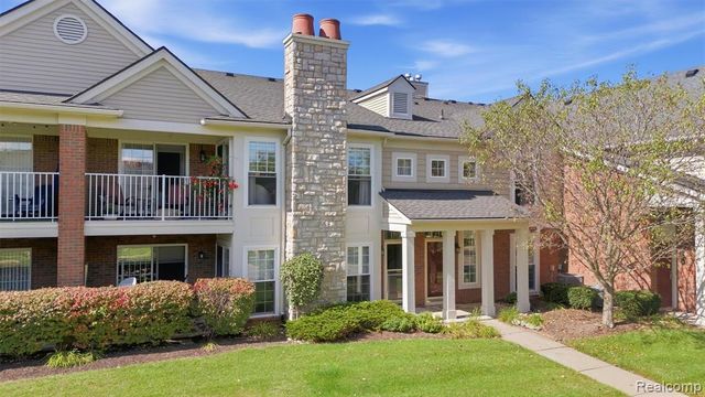 28259 Oakmonte Circle, New Hudson, MI 48165