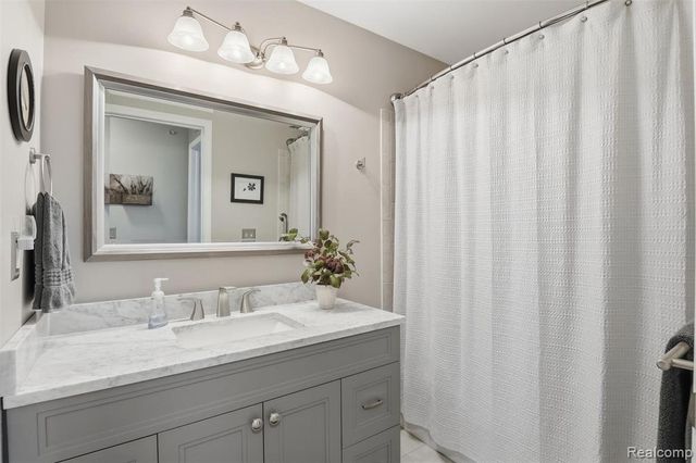 28259 Oakmonte Circle, New Hudson, MI 48165