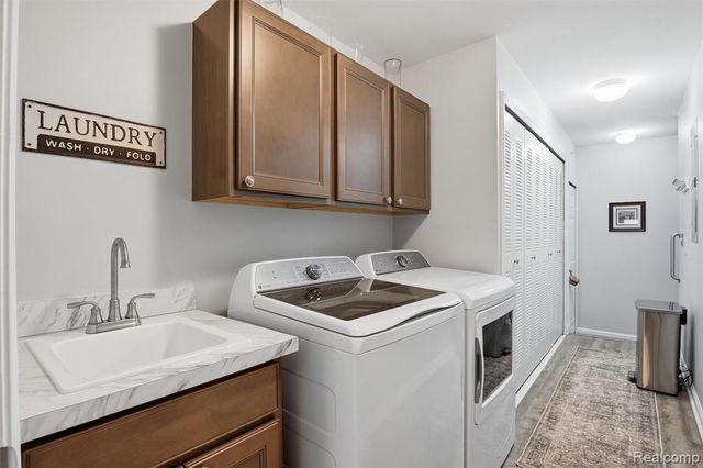 28259 Oakmonte Circle, New Hudson, MI 48165