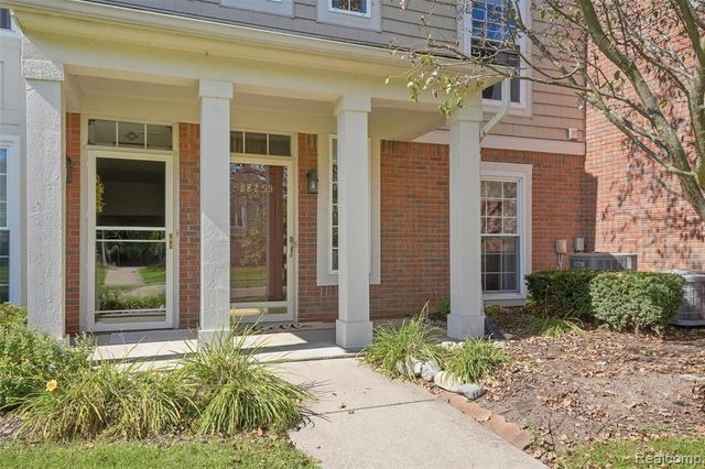 28259 Oakmonte Circle, New Hudson, MI 48165