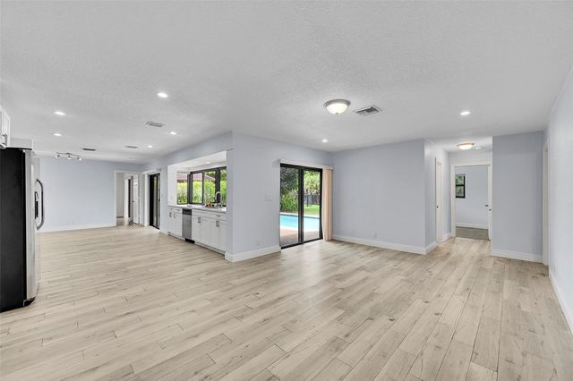 9254 NW 13th Pl, Coral Springs, FL 33071