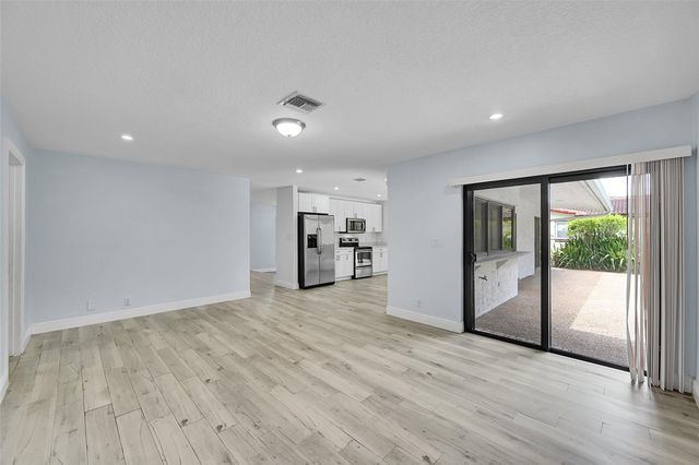 9254 NW 13th Pl, Coral Springs, FL 33071