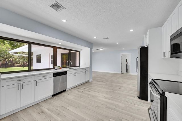 9254 NW 13th Pl, Coral Springs, FL 33071