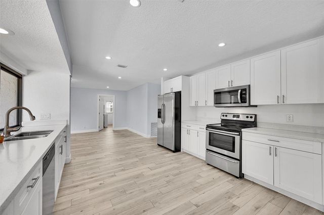9254 NW 13th Pl, Coral Springs, FL 33071