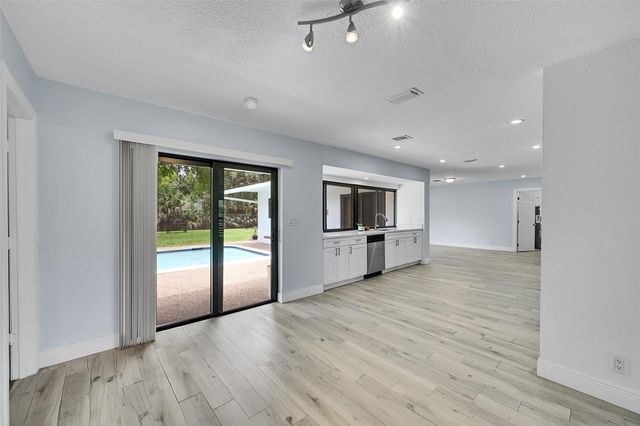 9254 NW 13th Pl, Coral Springs, FL 33071