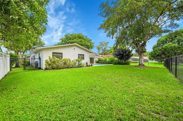 9254 NW 13th Pl, Coral Springs, FL 33071
