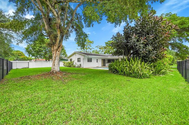 9254 NW 13th Pl, Coral Springs, FL 33071