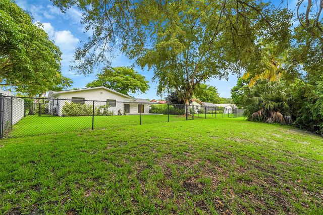 9254 NW 13th Pl, Coral Springs, FL 33071