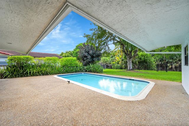 9254 NW 13th Pl, Coral Springs, FL 33071