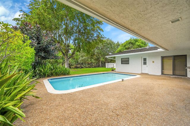 9254 NW 13th Pl, Coral Springs, FL 33071