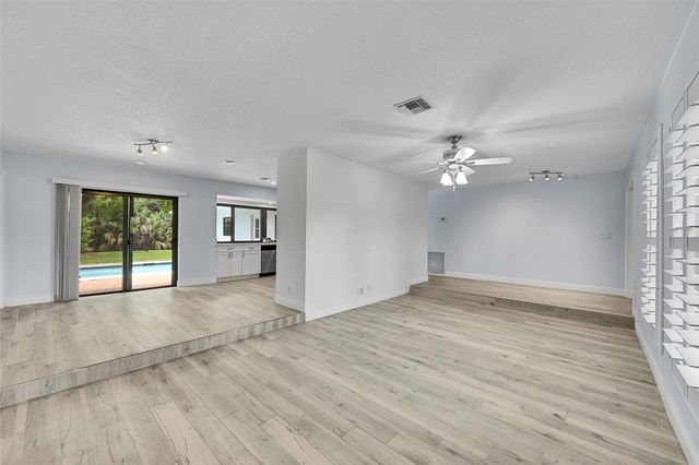 9254 NW 13th Pl, Coral Springs, FL 33071