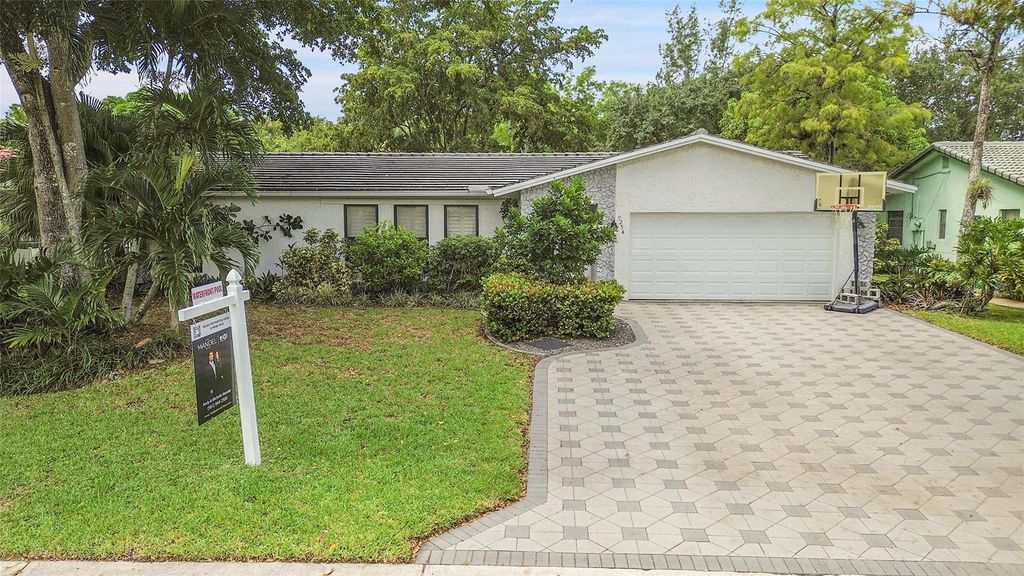 9254 NW 13th Pl, Coral Springs, FL 33071