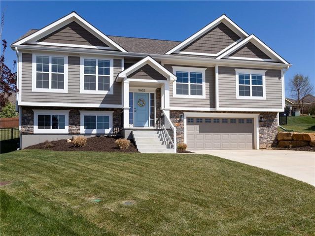 5602 Fort Laramie Court, Lawrence, KS 66049