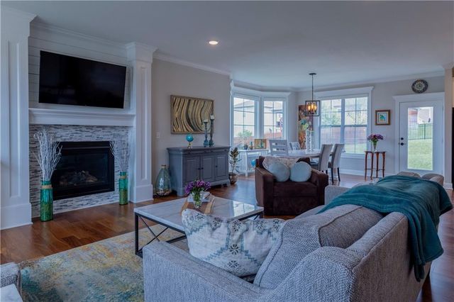 5602 Fort Laramie Court, Lawrence, KS 66049