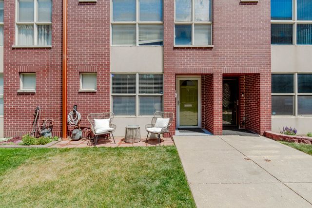 6957 N Western Avenue F, Chicago, IL 60645