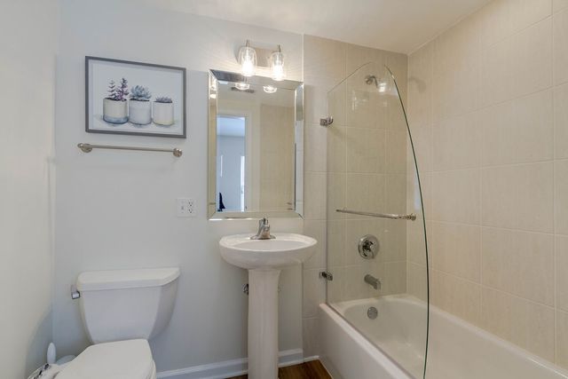 6957 N Western Avenue F, Chicago, IL 60645