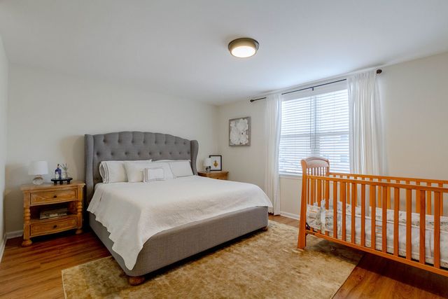 6957 N Western Avenue F, Chicago, IL 60645