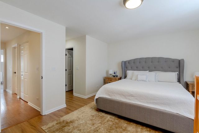 6957 N Western Avenue F, Chicago, IL 60645