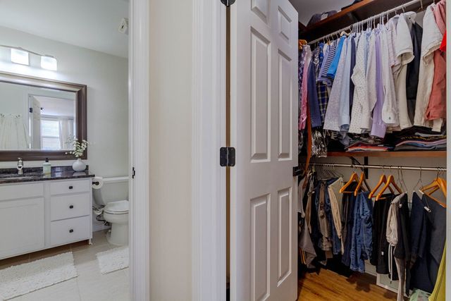 6957 N Western Avenue F, Chicago, IL 60645