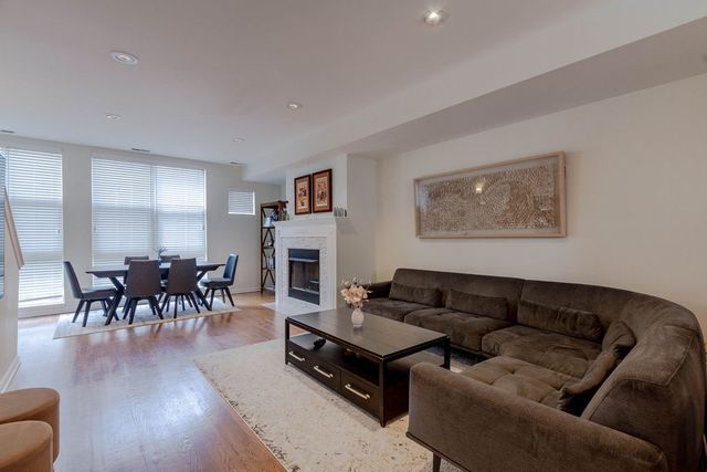 6957 N Western Avenue F, Chicago, IL 60645
