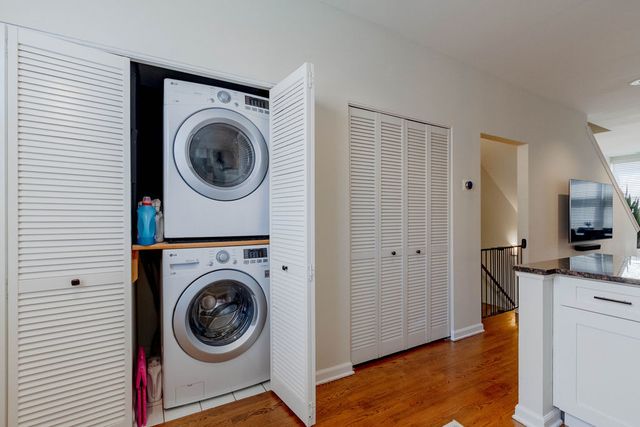 6957 N Western Avenue F, Chicago, IL 60645