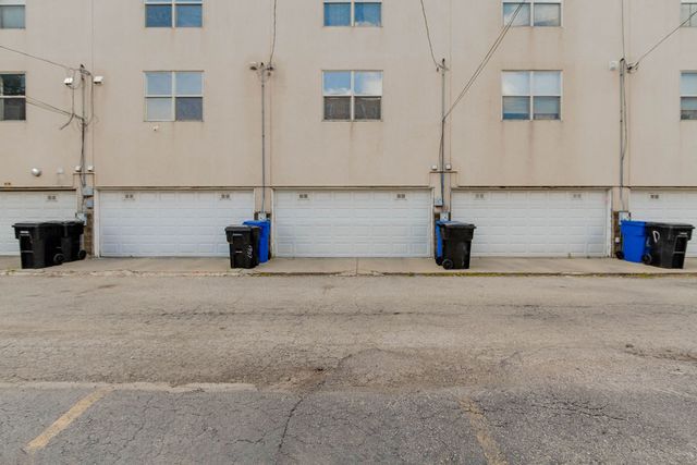 6957 N Western Avenue F, Chicago, IL 60645
