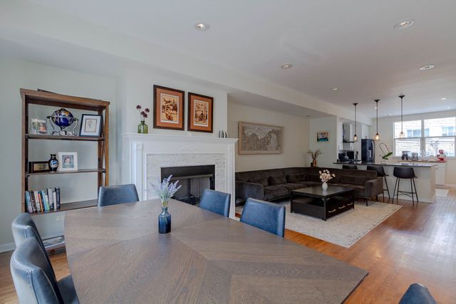 6957 N Western Avenue F, Chicago, IL 60645