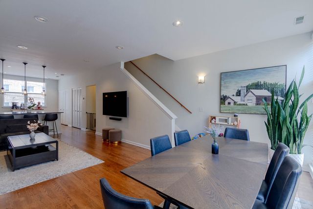 6957 N Western Avenue F, Chicago, IL 60645