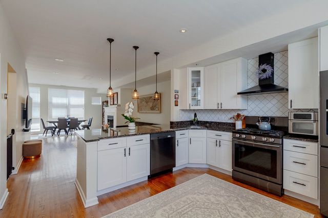 6957 N Western Avenue F, Chicago, IL 60645