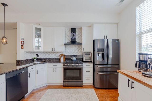 6957 N Western Avenue F, Chicago, IL 60645