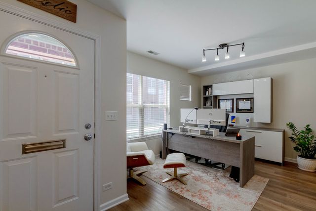 6957 N Western Avenue F, Chicago, IL 60645