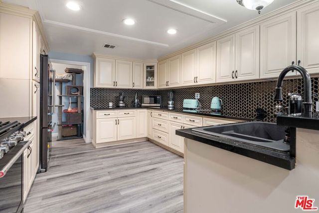 6214 Goodland Avenue, Valley Glen, CA 91606