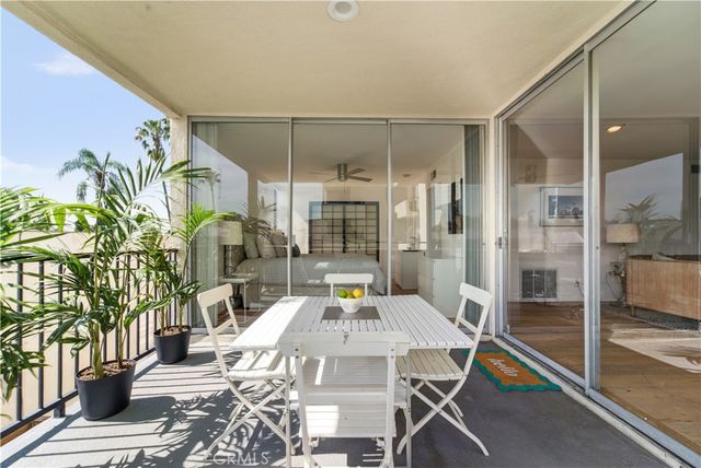 1550 N Laurel Avenue 201, Los Angeles, CA 90046