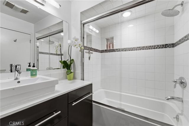 1550 N Laurel Avenue 201, Los Angeles, CA 90046