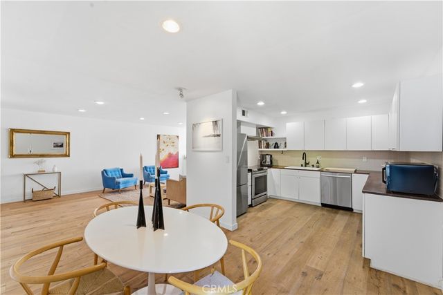 1550 N Laurel Avenue 201, Los Angeles, CA 90046