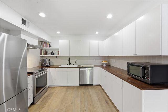 1550 N Laurel Avenue 201, Los Angeles, CA 90046