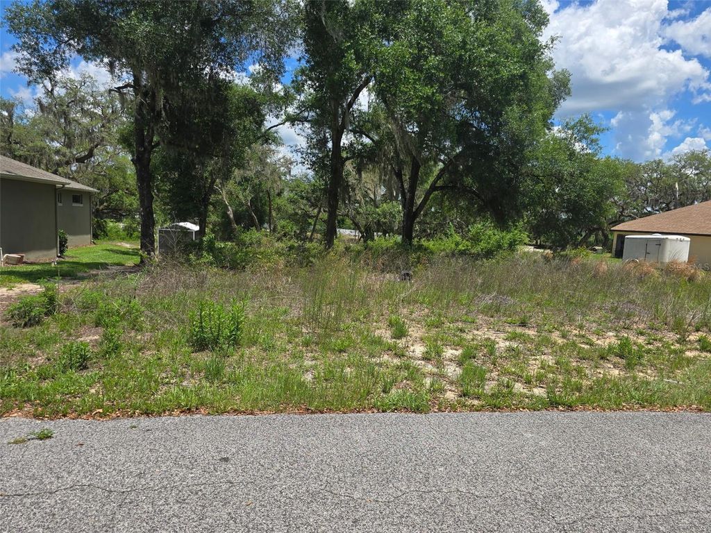 5066 WESTLAKE BOULEVARD, Dade City, FL 33523