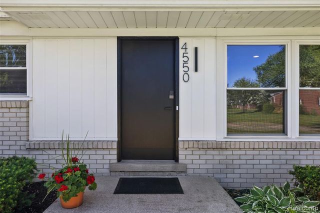 4550 Justine Street, Shelby Twp, MI 48317