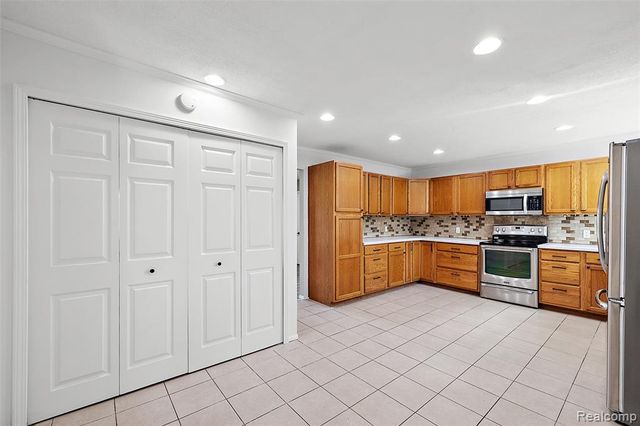 4550 Justine Street, Shelby Twp, MI 48317