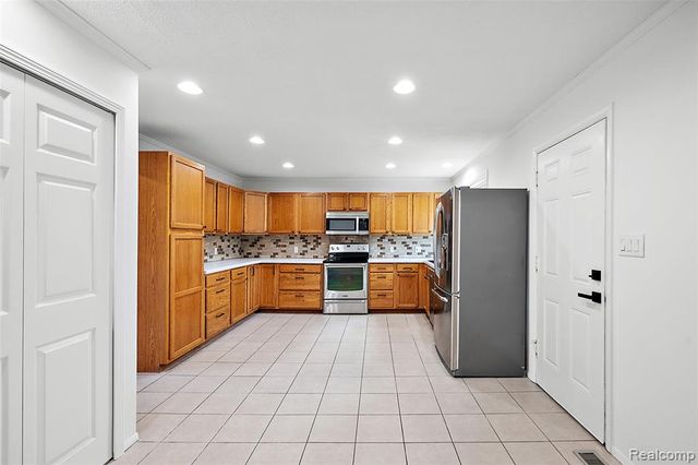 4550 Justine Street, Shelby Twp, MI 48317