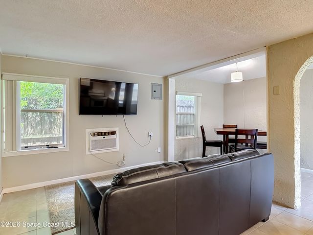 224 S Salisbury Avenue, Deland, FL 32720